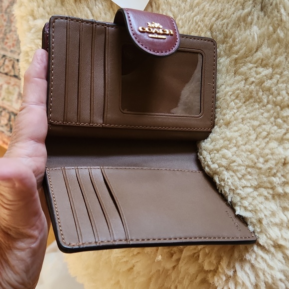 Gorgeous NWOT Coach Signature Wildflower Bi-fold Snap Front Wallet 🩷🌼 - Picture 6 of 16